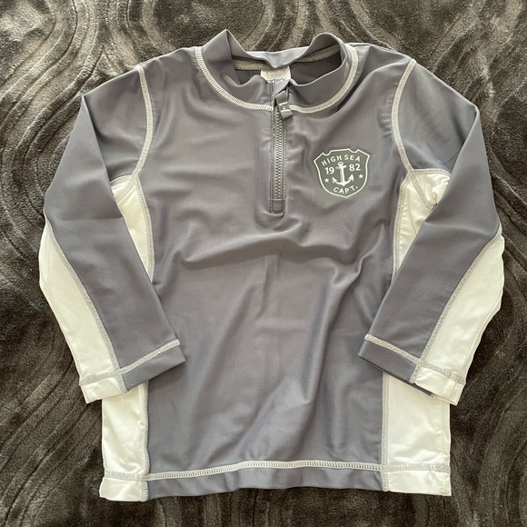 DONATED🍁Carter’s Rashguard Boys 3T🍁 - Picture 1 of 8